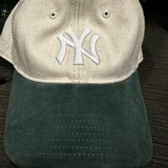 KITH BRAND NEW - never worn Kith NY Yankee Hat. Size Small - Picture 6 of 14
